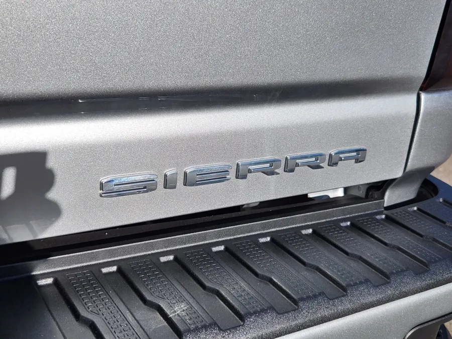 2024 GMC Sierra 3500HD Denali Ultimate | Photo 14 of 31