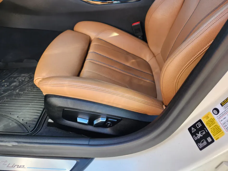 2019 BMW 5 Series 530i xDrive | Photo 9 of 29