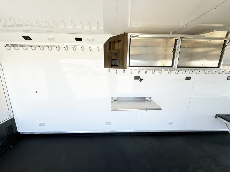 2026 Logan Coach Horse Power | Photo 15 of 25