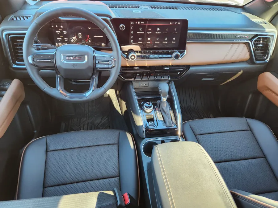 2025 GMC Canyon 4WD AT4 | Photo 11 of 28