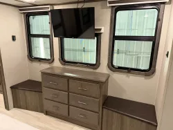 2022 Grand Design Solitude 373FB R | Thumbnail Photo 14 of 18