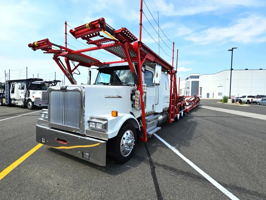 2019 Western Star 4900 | Photo 1 of 31