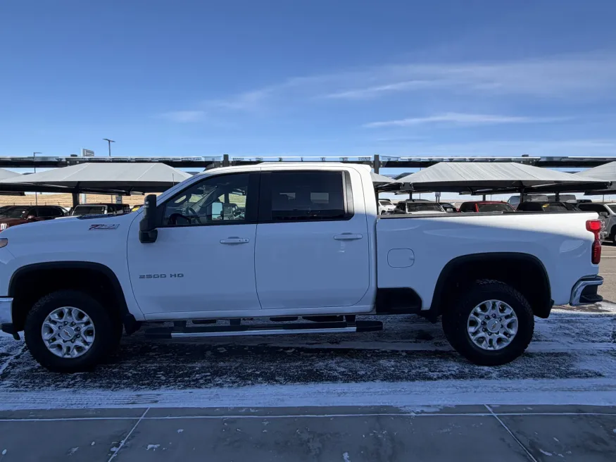 2024 Chevrolet Silverado 2500HD LT | Photo 4 of 18