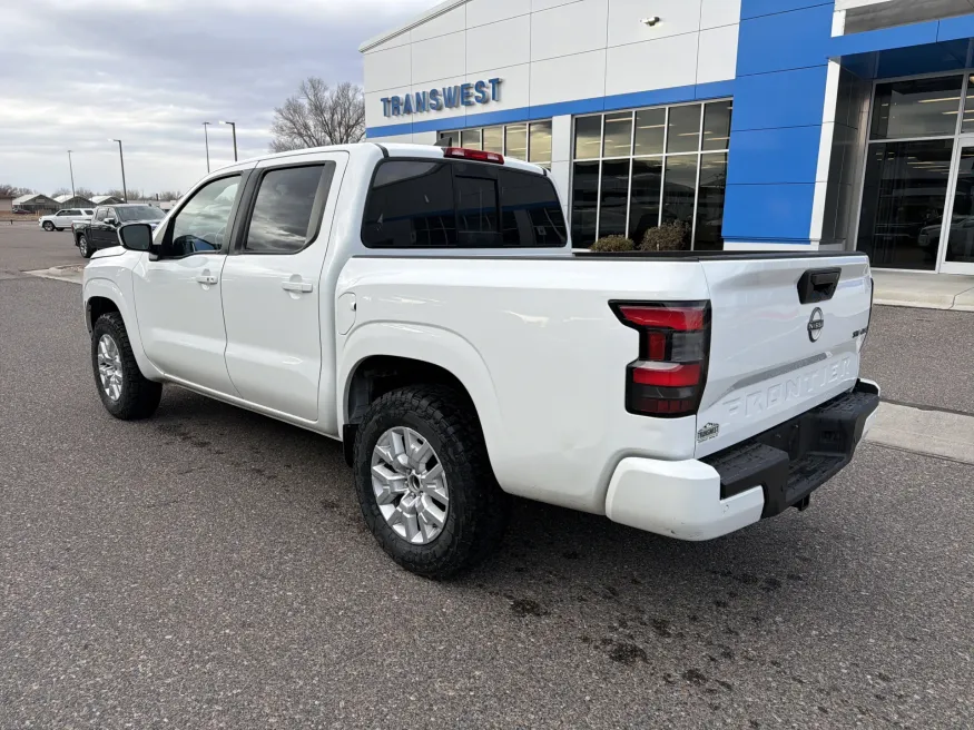 2022 Nissan Frontier SV | Photo 2 of 19