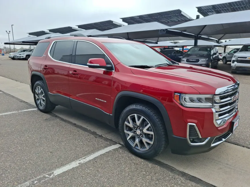 2023 GMC Acadia SLT | Photo 6 of 22