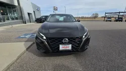 2024 Nissan Altima | Thumbnail Photo 2 of 27