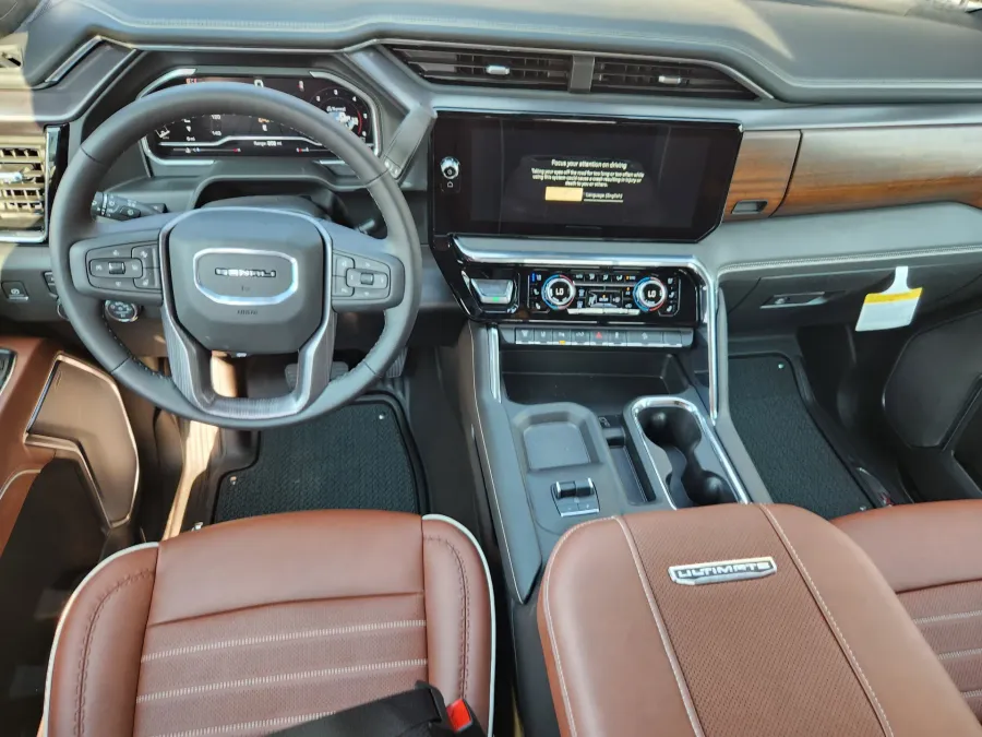 2025 GMC Sierra 3500HD Denali Ultimate | Photo 11 of 32