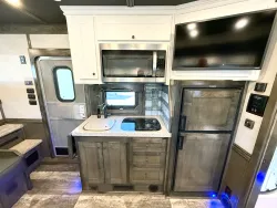 2024 Cimarron Freedom LQ | Thumbnail Photo 9 of 26