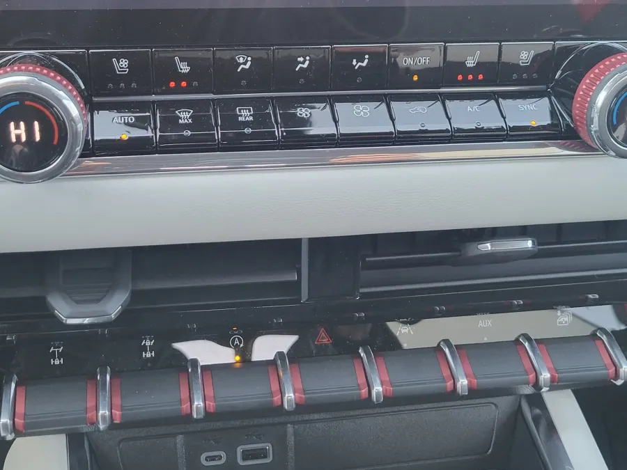 2026 GMC Canyon 4WD AT4X | Photo 16 of 25