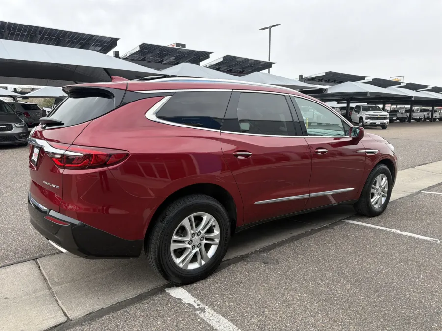 2018 Buick Enclave Essence | Photo 4 of 9