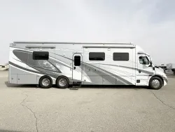 2021 Renegade XL 43DB | Thumbnail Photo 3 of 5