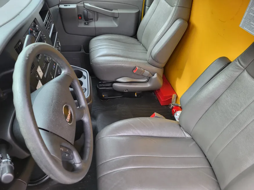 2021 GMC Savana Commercial Cutaway CUTWAY | Photo 10 of 20