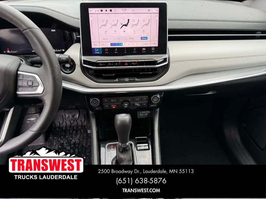 2024 Jeep Compass Limited | Photo 10 of 21