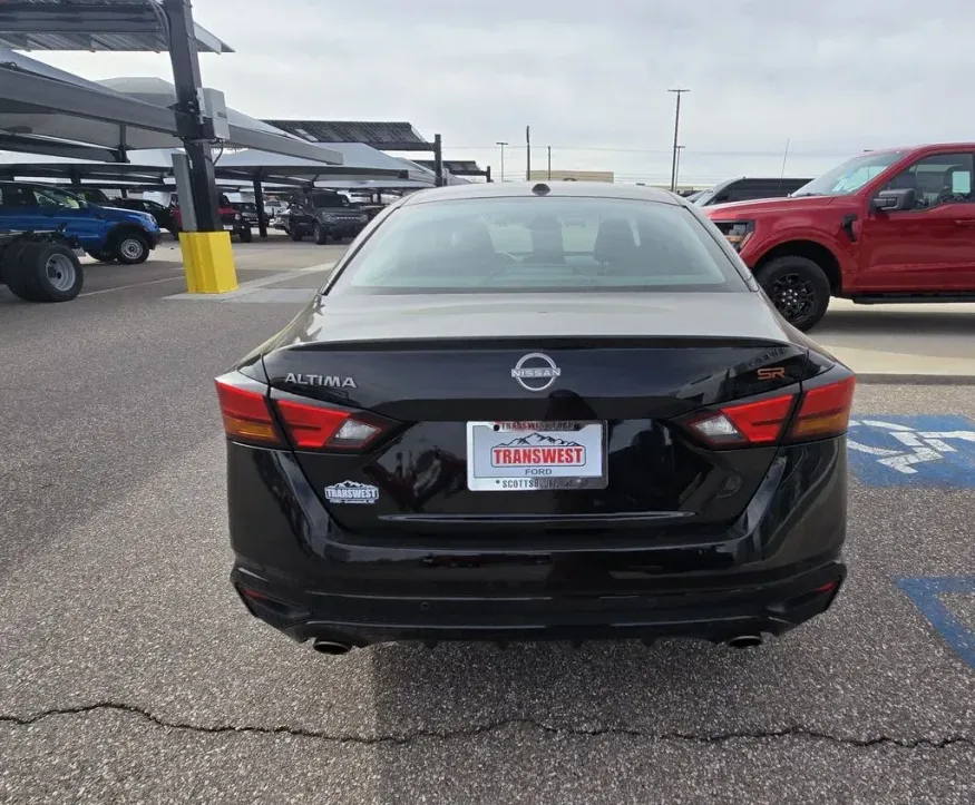2024 Nissan Altima | Photo 7 of 27