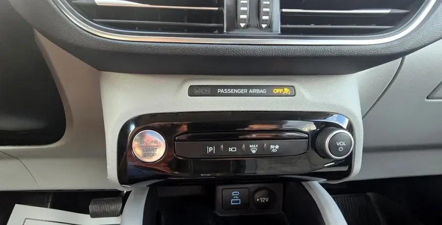 2023 Ford Escape | Photo 25 of 35