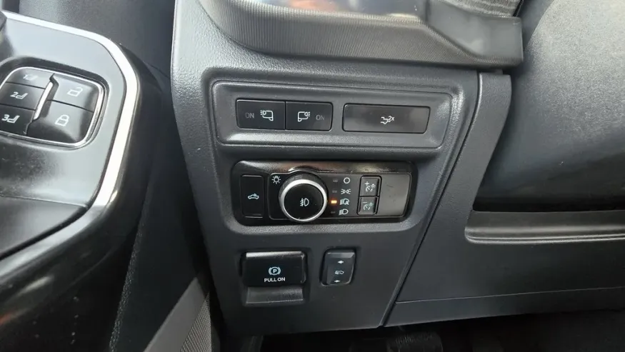 2023 Ford F-150 | Photo 17 of 34