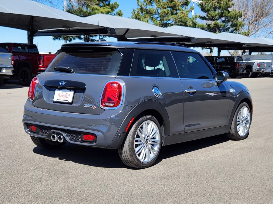 2021 Mini Cooper S | Photo 2 of 24