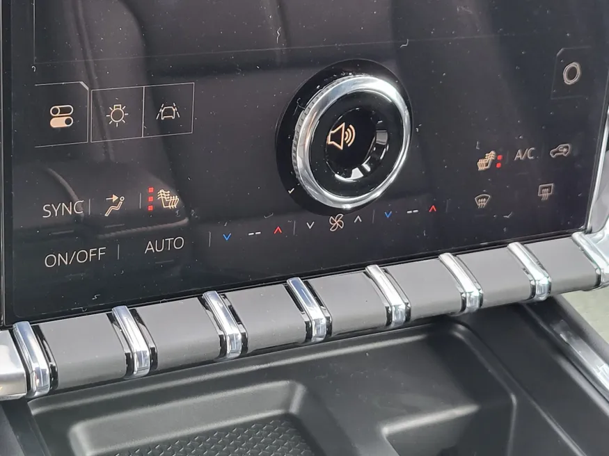 2026 GMC Acadia AWD Elevation | Photo 16 of 26