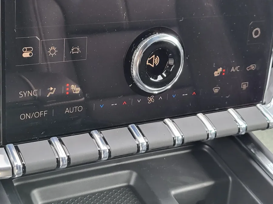 2026 GMC Acadia AWD Elevation | Photo 16 of 26