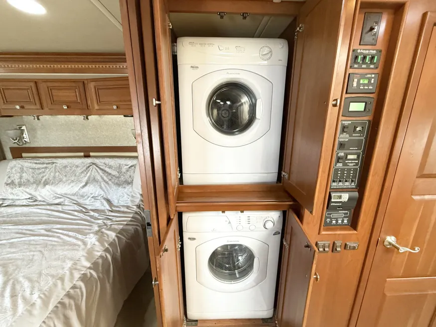 2010 Itasca Ellipse 42AD | Photo 13 of 29