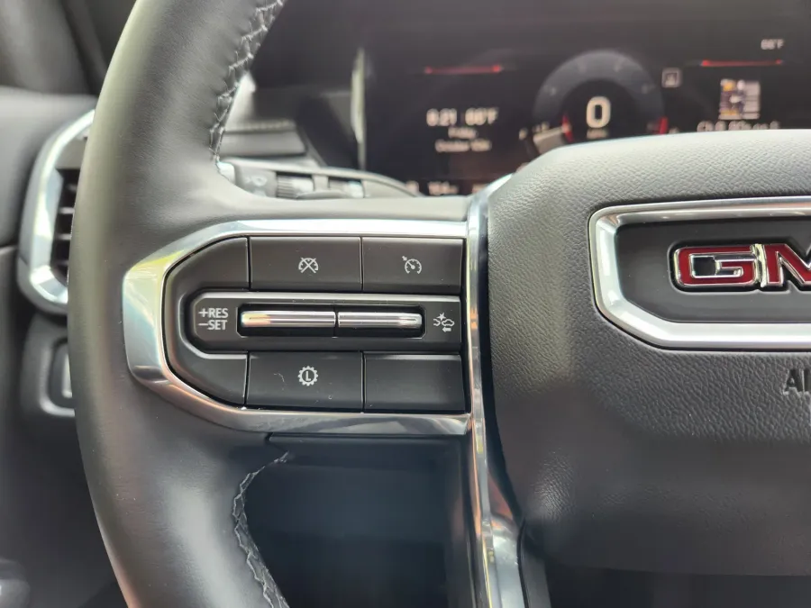 2025 GMC Acadia AWD Elevation | Photo 24 of 29