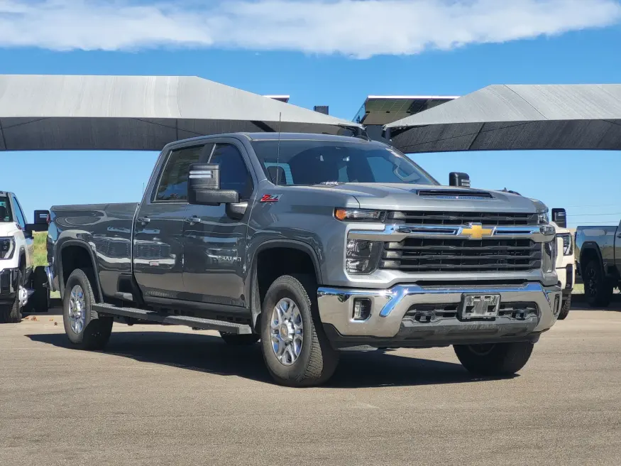 2024 Chevrolet Silverado 2500HD LT | Photo 2 of 23