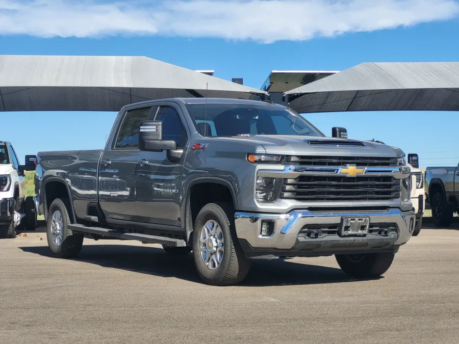 2024 Chevrolet Silverado 2500HD LT | Photo 2 of 23