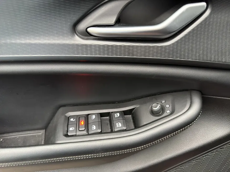 2024 Jeep Grand Cherokee Altitude | Photo 12 of 20