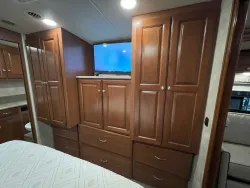 2019 Winnebago Sunstar LX 35F | Thumbnail Photo 18 of 20