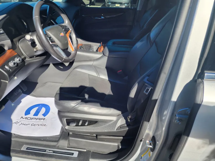 2019 Cadillac Escalade Luxury | Photo 12 of 33