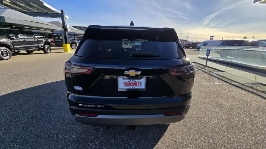 2025 Chevrolet Equinox | Photo 7 of 30