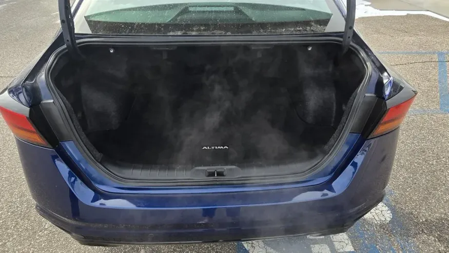 2024 Nissan Altima | Photo 8 of 26