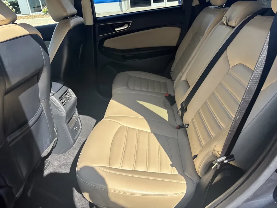 2022 Ford Edge SEL | Photo 9 of 19