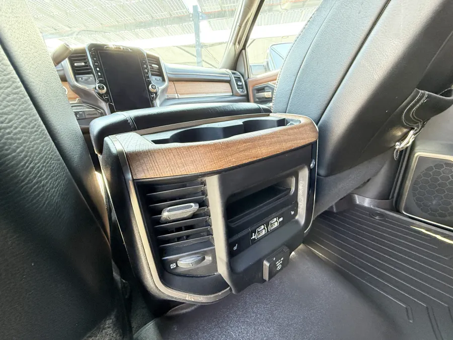 2019 RAM 2500 Laramie Longhorn | Photo 11 of 21