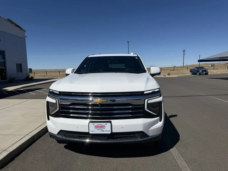 2025 Chevrolet Suburban LT | Photo 2 of 24