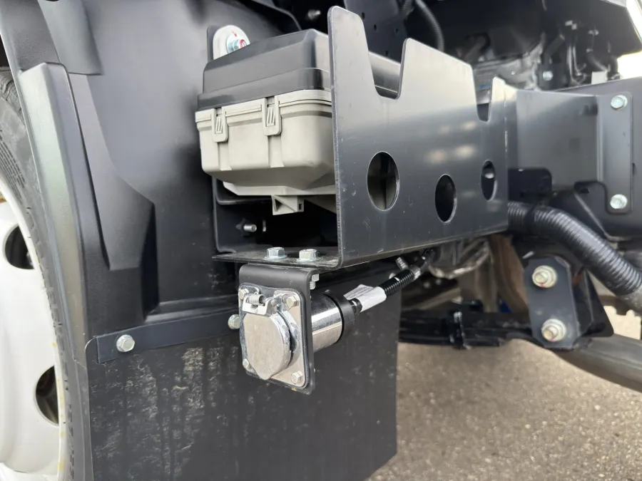 2025 Isuzu NRR | Photo 11 of 24