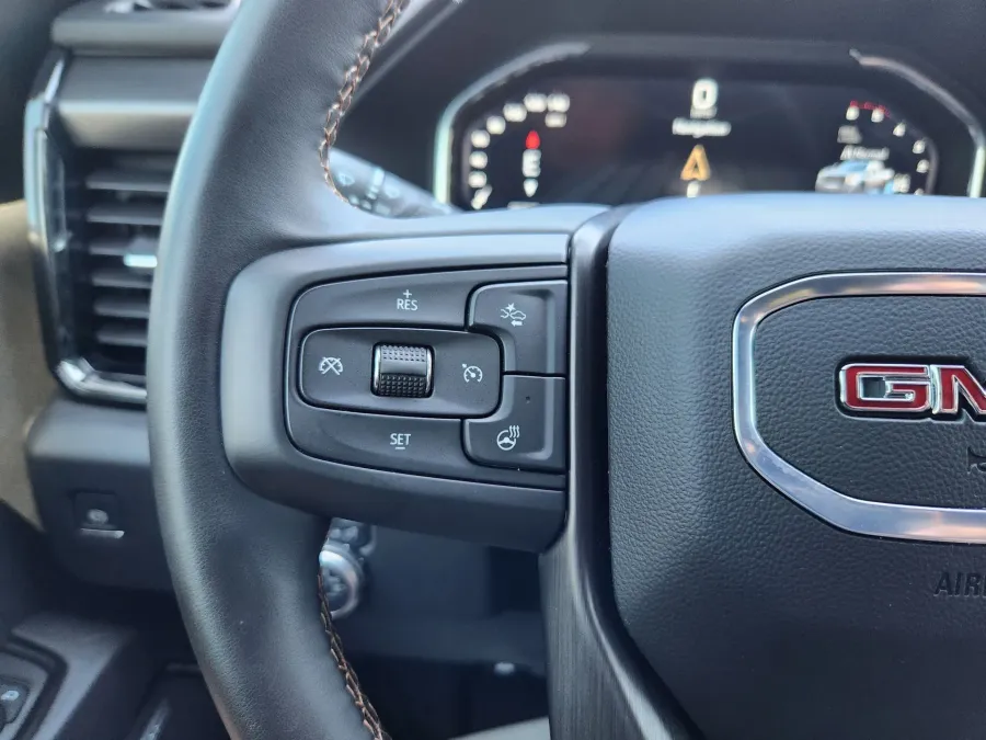 2025 GMC Sierra 2500HD AT4 | Photo 25 of 33