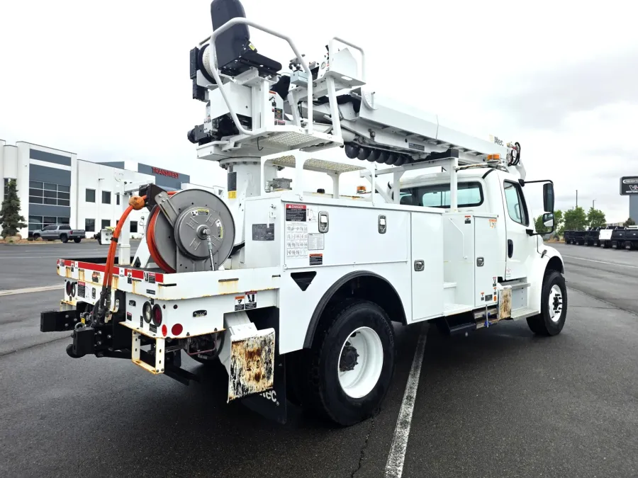 2022 Freightliner M2 106 | Photo 5 of 36