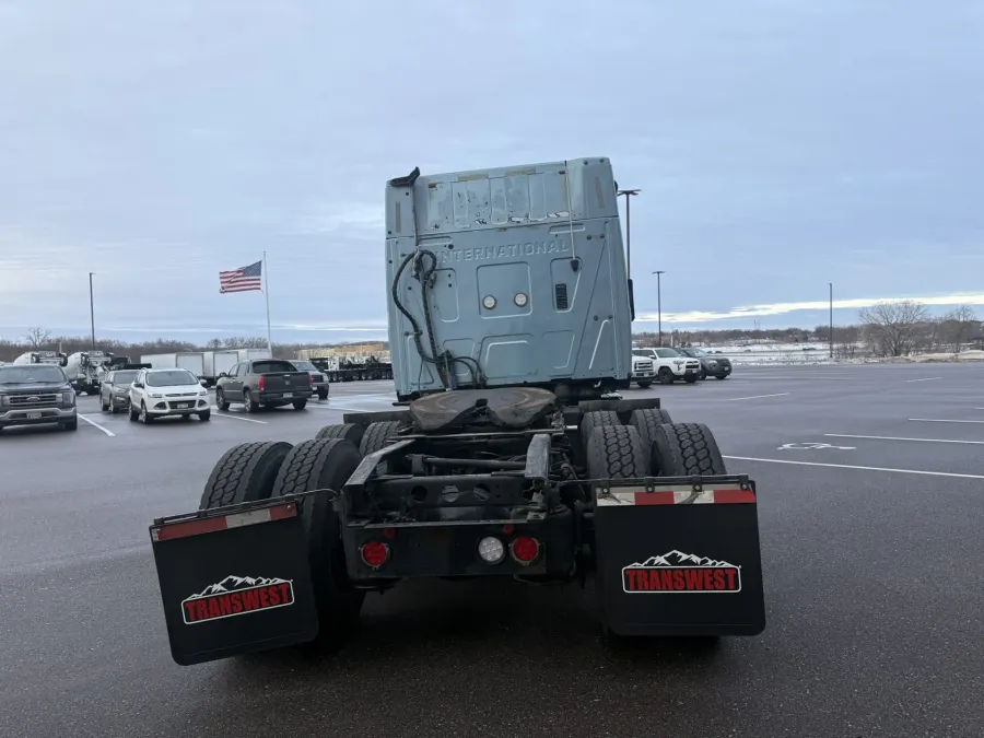 2019 International LT625 | Photo 7 of 15