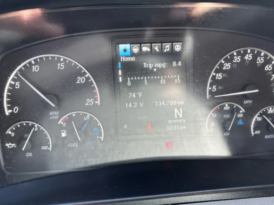 2022 Freightliner Cascadia 126 | Photo 12 of 21