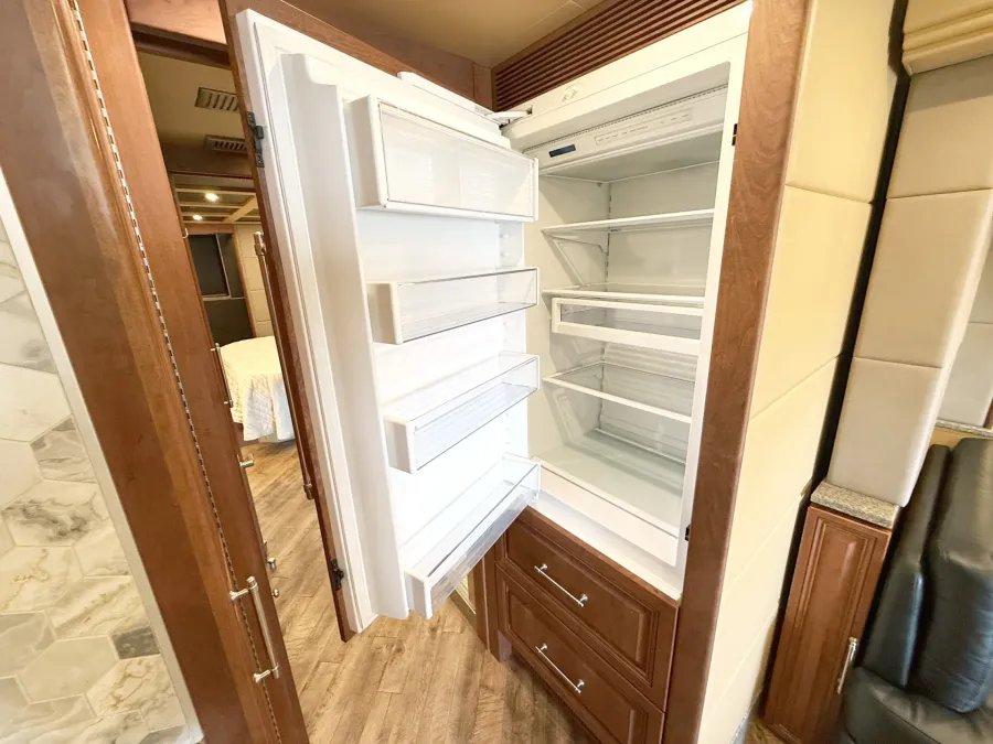 2017 Emerald Prevost X3-45 Double Slide | Photo 13 of 34