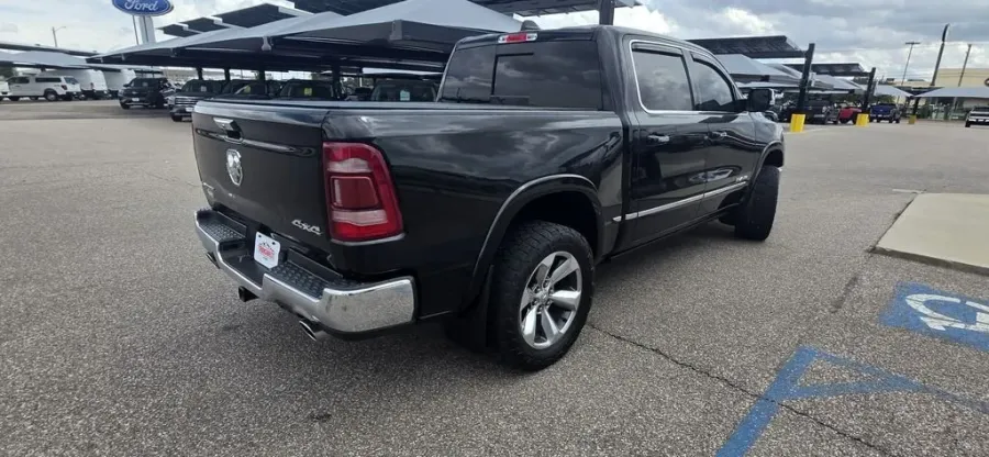 2022 RAM 1500 | Photo 9 of 35