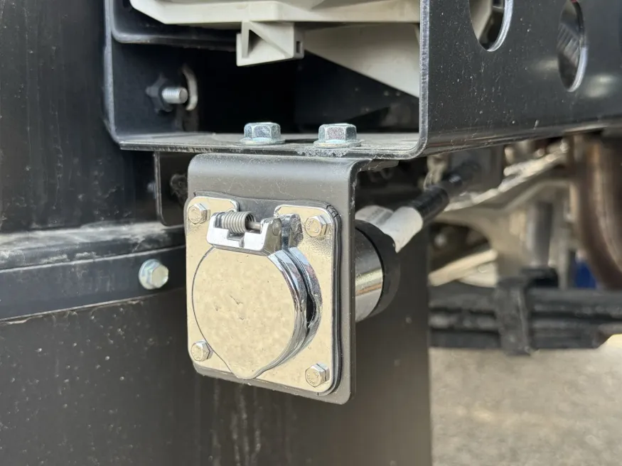 2025 Isuzu NRR GAS | Photo 15 of 24