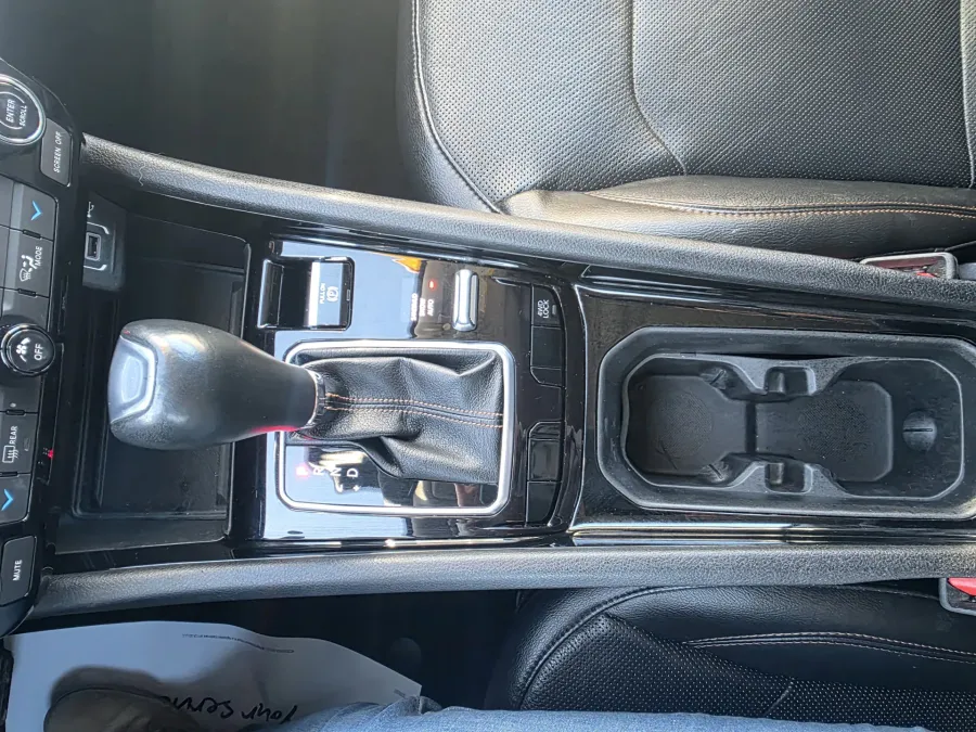 2022 Jeep Compass Limited | Photo 19 of 24