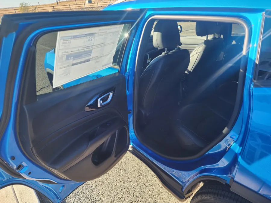 2026 Jeep Compass Latitude | Photo 8 of 19