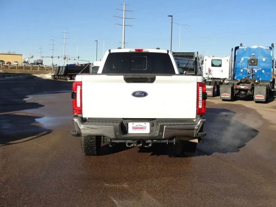 2024 Ford Super Duty F-350 XLT | Photo 5 of 34