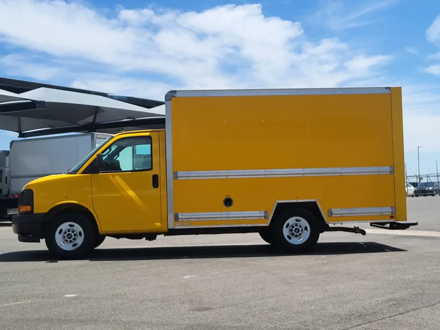 2017 GMC Savana Commercial Cutaway CUTWAY | Photo 3 of 20