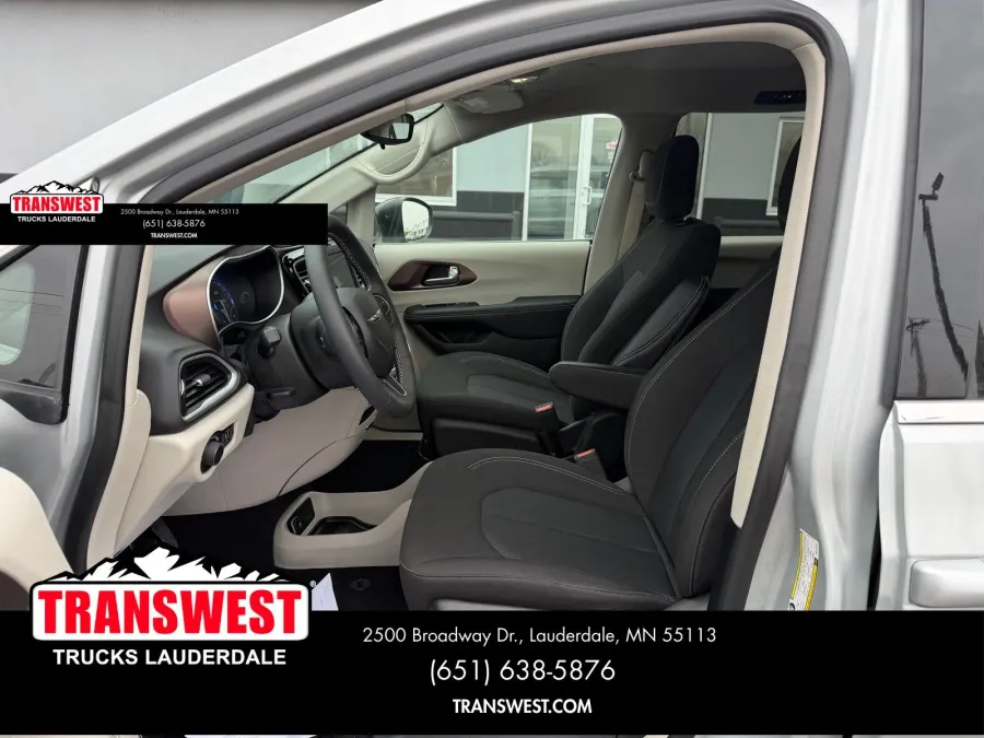 2024 Chrysler Voyager LX | Photo 9 of 23