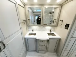 2025 Newmar Dutch Star 4369 | Thumbnail Photo 19 of 33