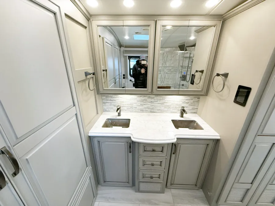 2025 Newmar Dutch Star 4369 | Photo 19 of 33